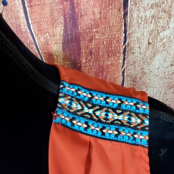 Zouk: Orange and Turquoise Sleeveless Blouse - Picture 3 of 5